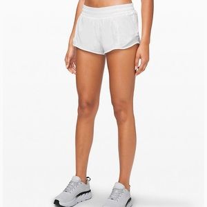 Lulu lemon hotty hot short 2.5” white - Size 6